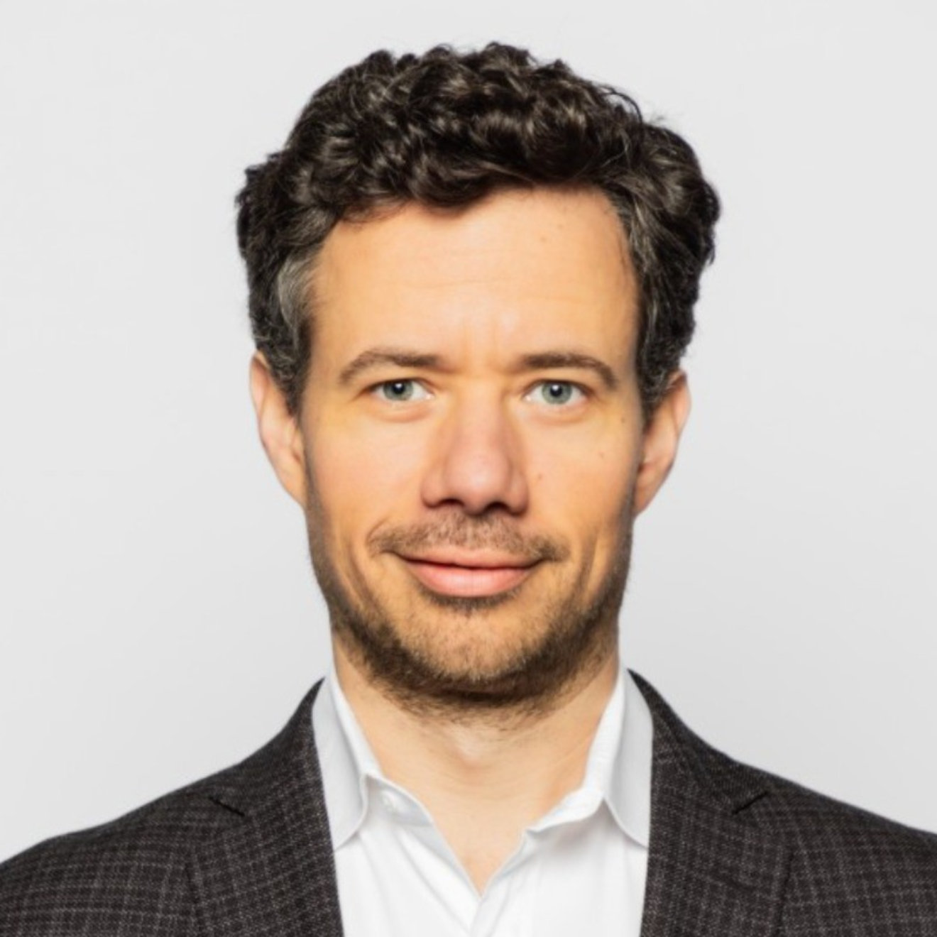 Alon Gorbonos headshot