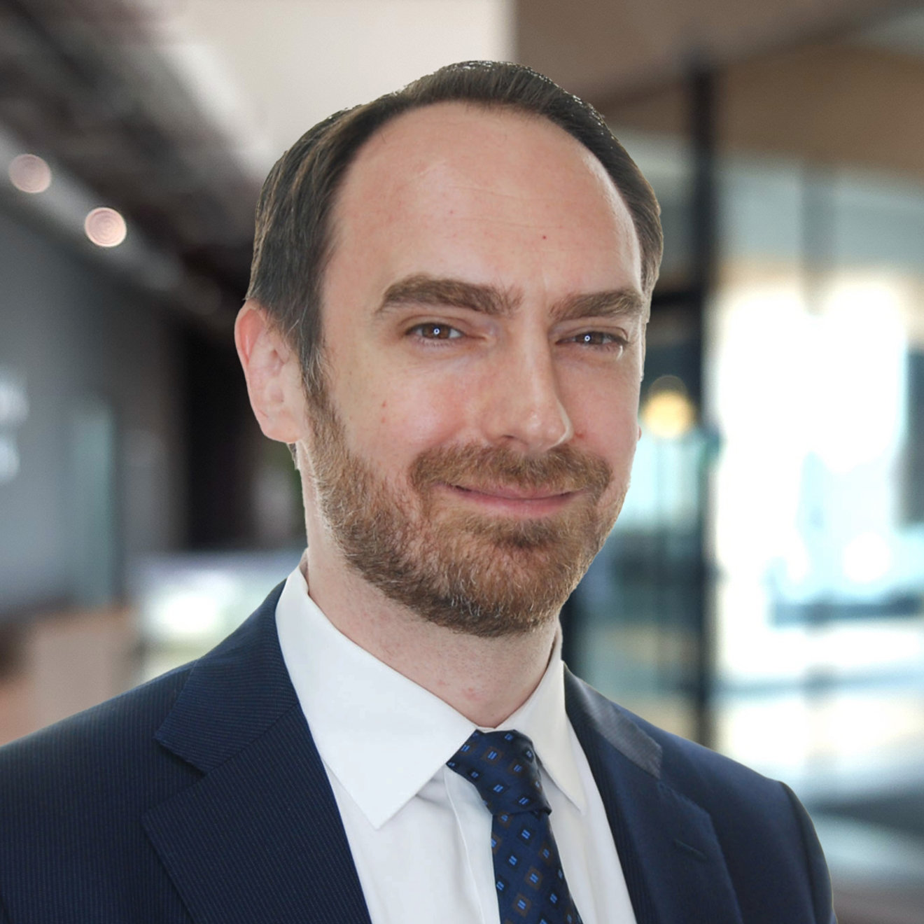 Dorian Dreyfuss headshot.