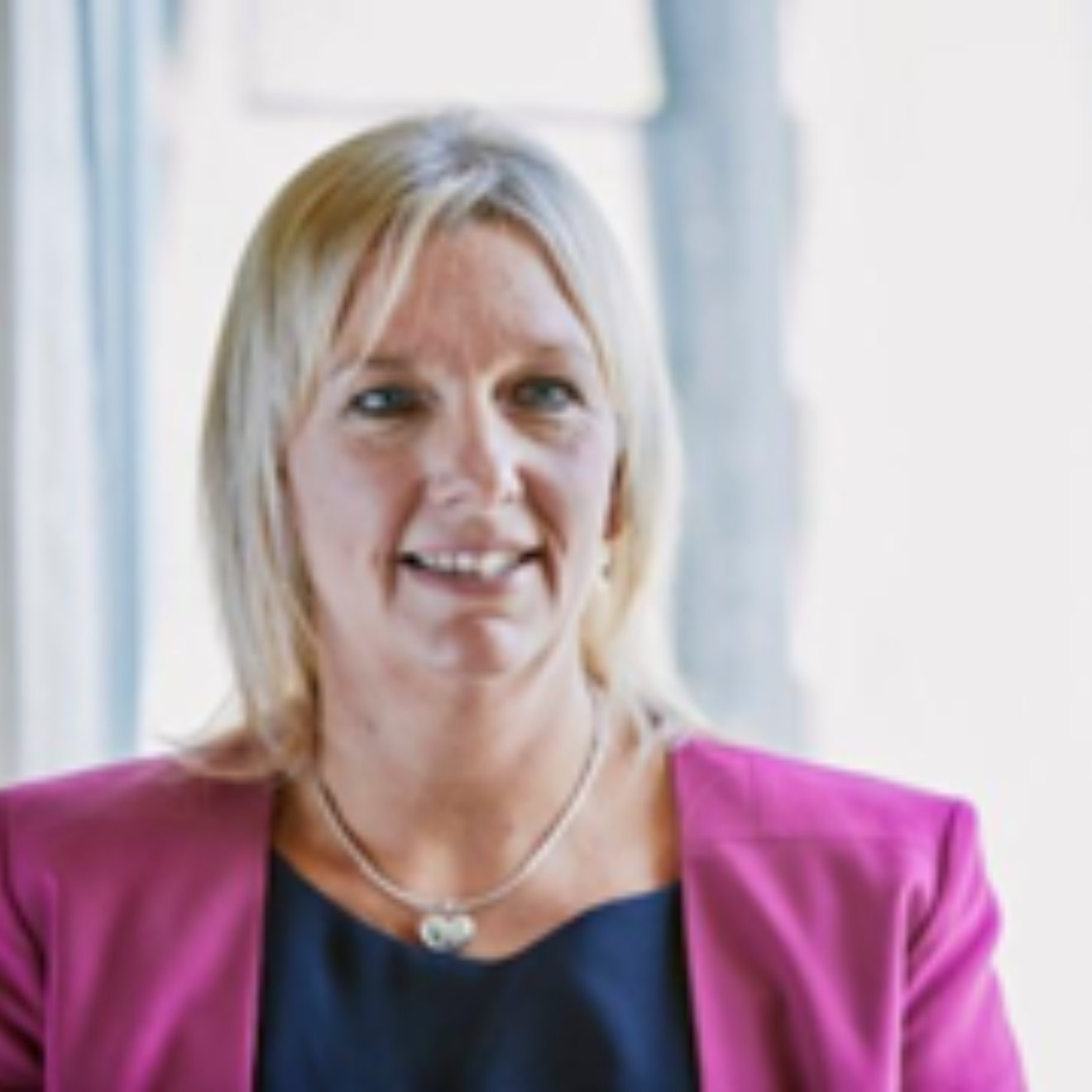 Helen Edwards headshot.