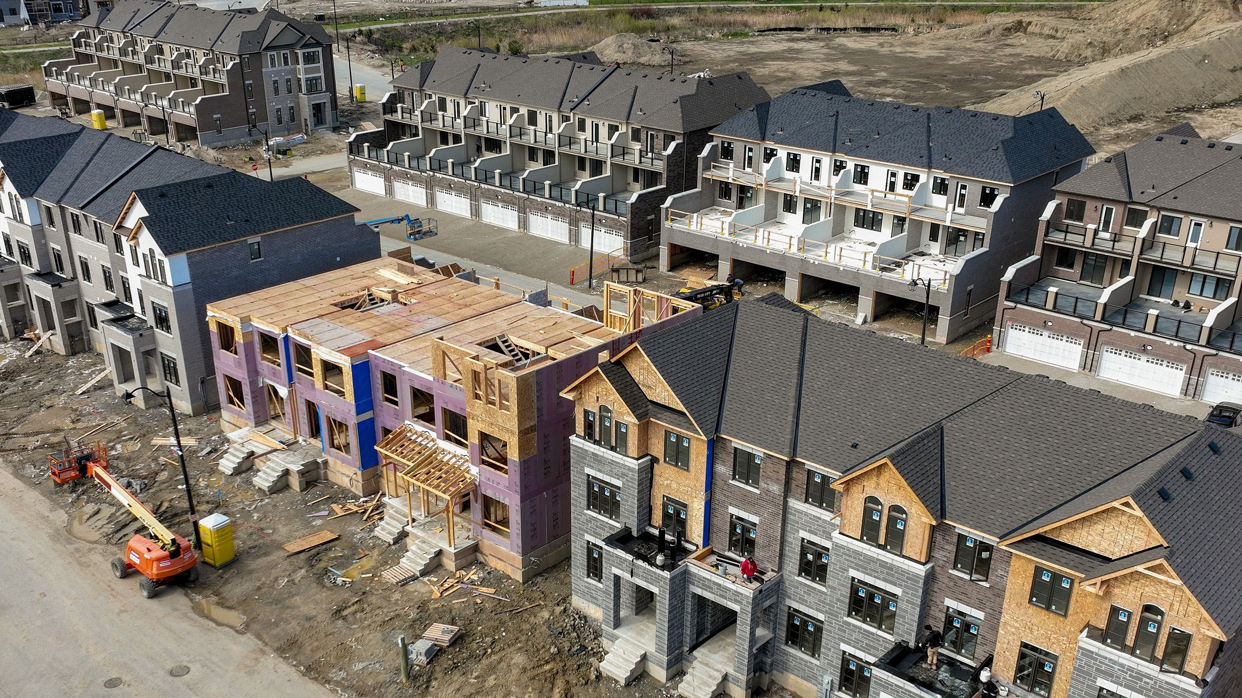 overhead photo of Canadian suburban building site