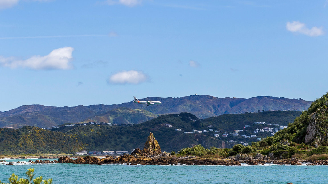 Plane flying into Wellington, New Zealand