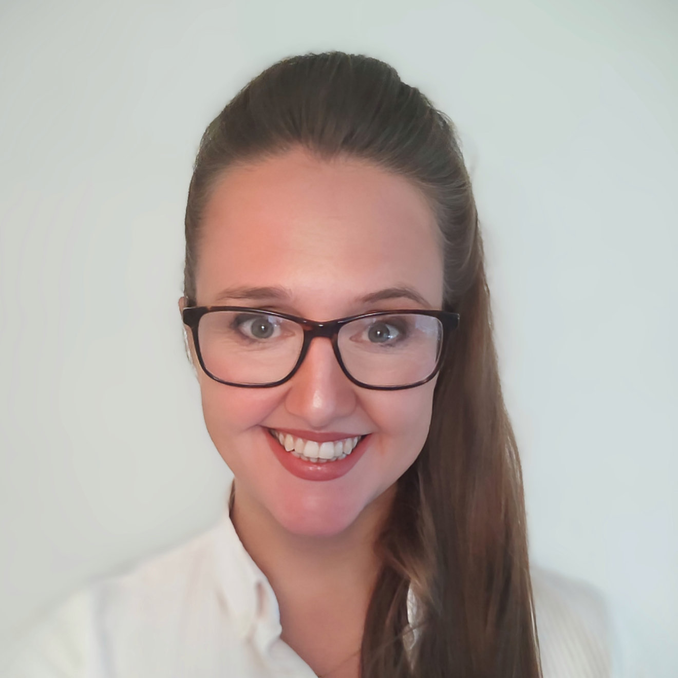 Headshot of Kasia Drinkwater MRICS.