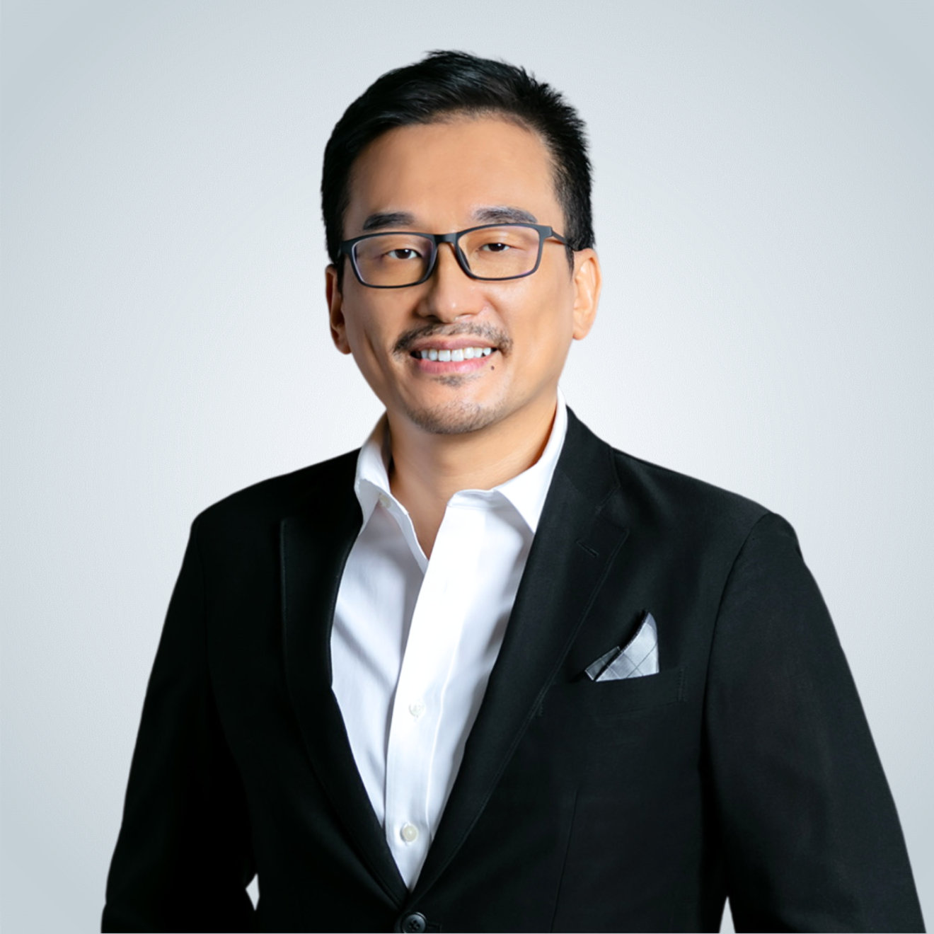 Leo Liu headshot