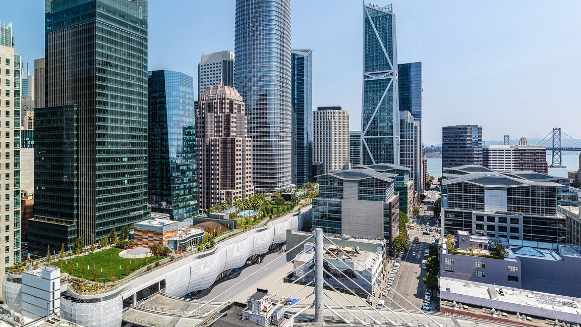 Salesforce transit Center amongst the skyline of San Francisco