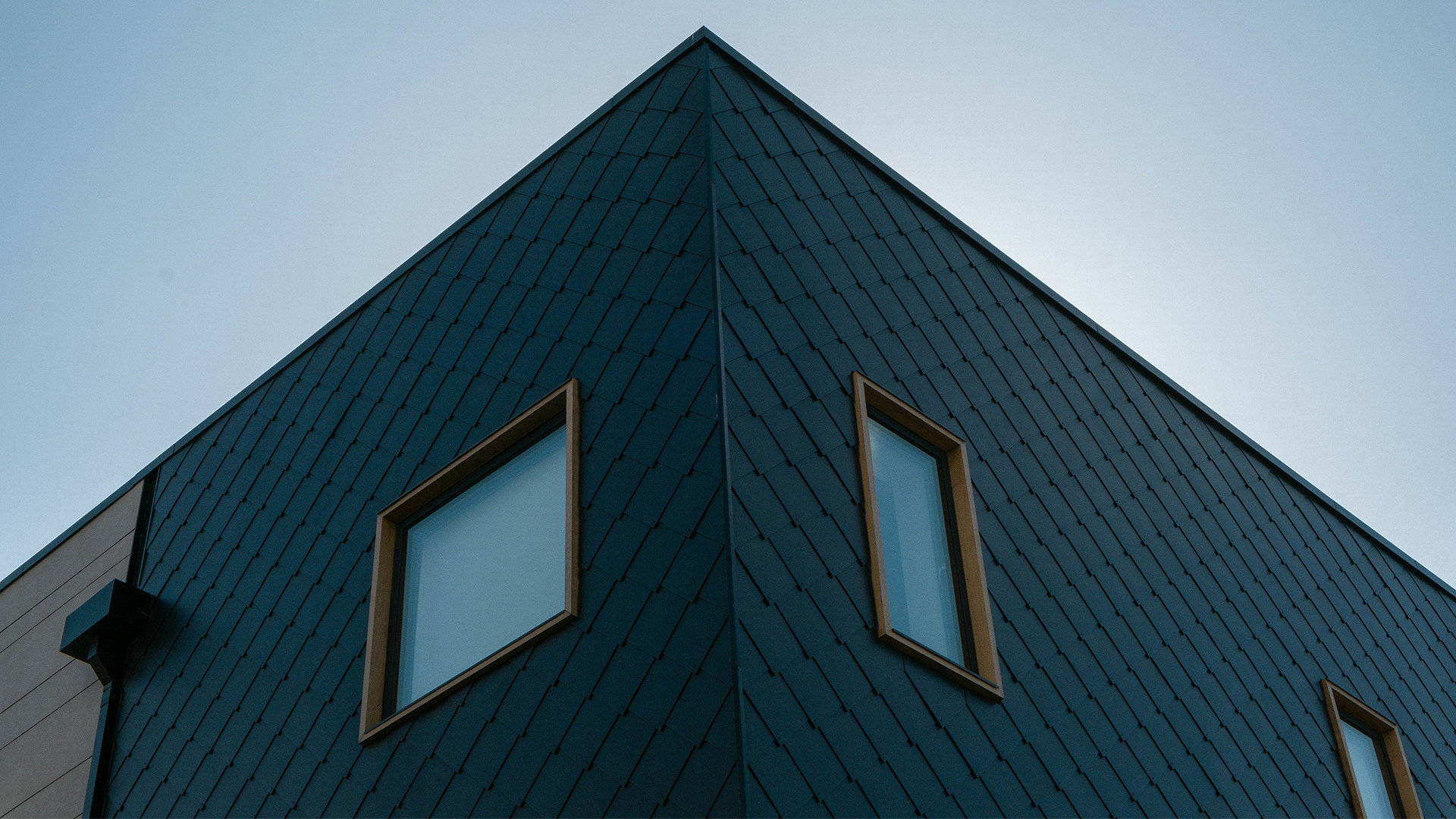 Roof surveying: decarbonising badly insulated buildings 