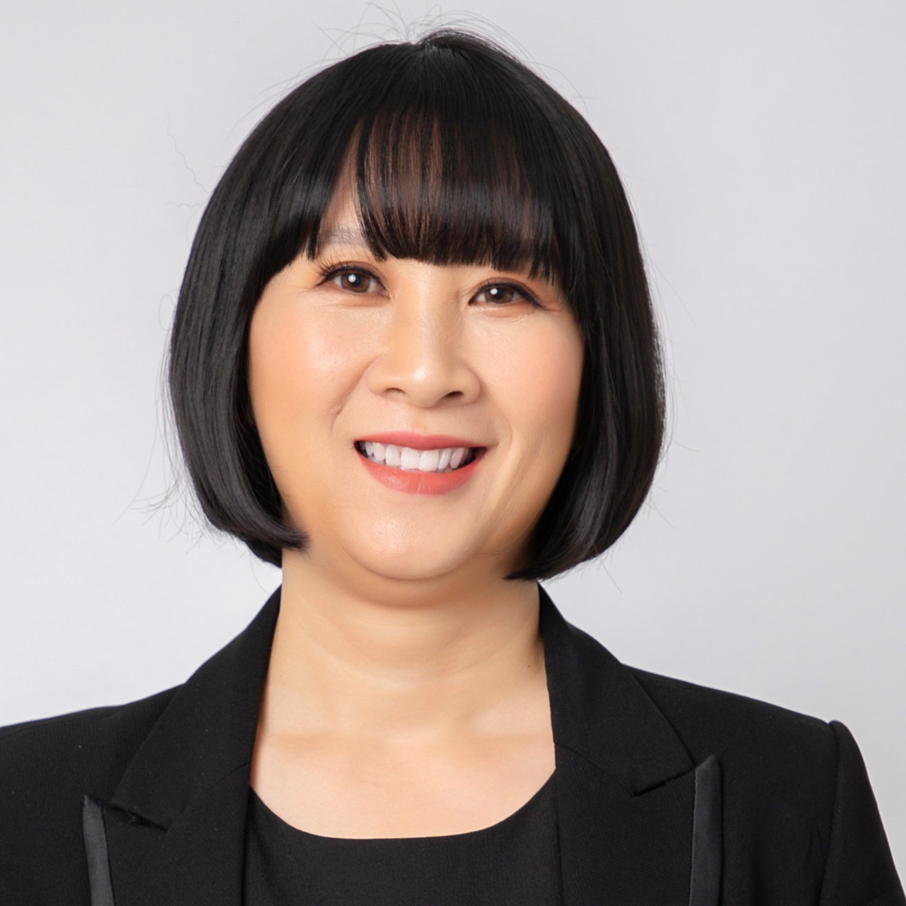 Oanh Ho MRICS headshot.