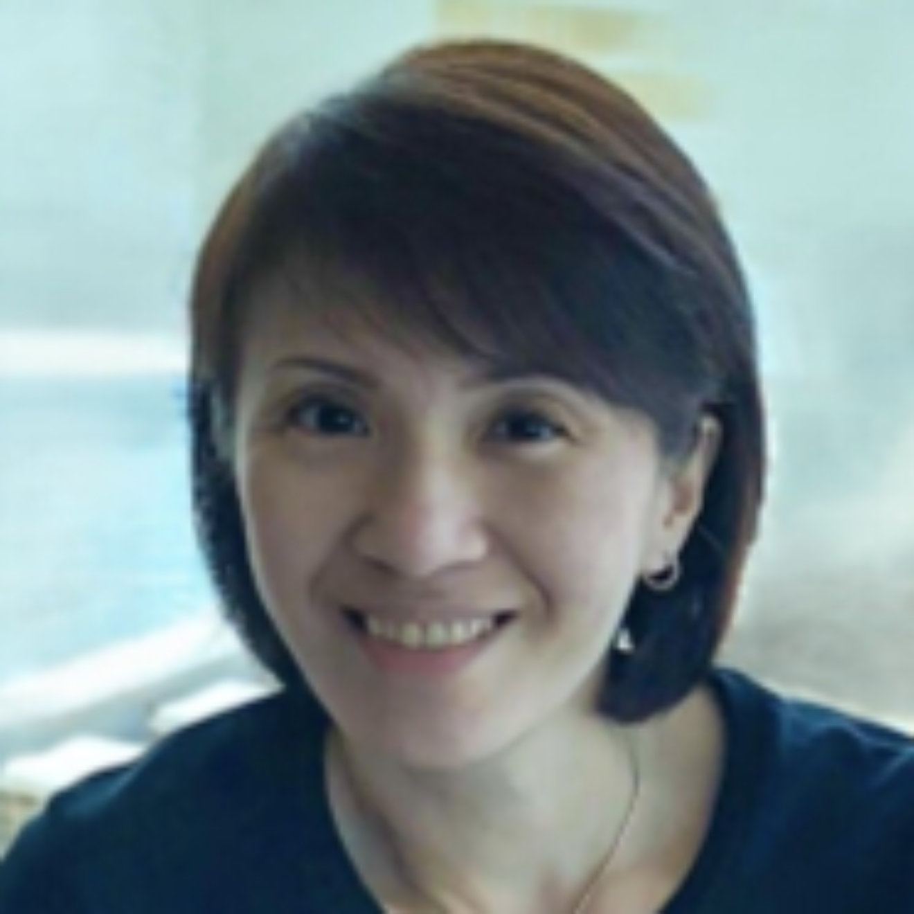 Pauline Wong headshot.