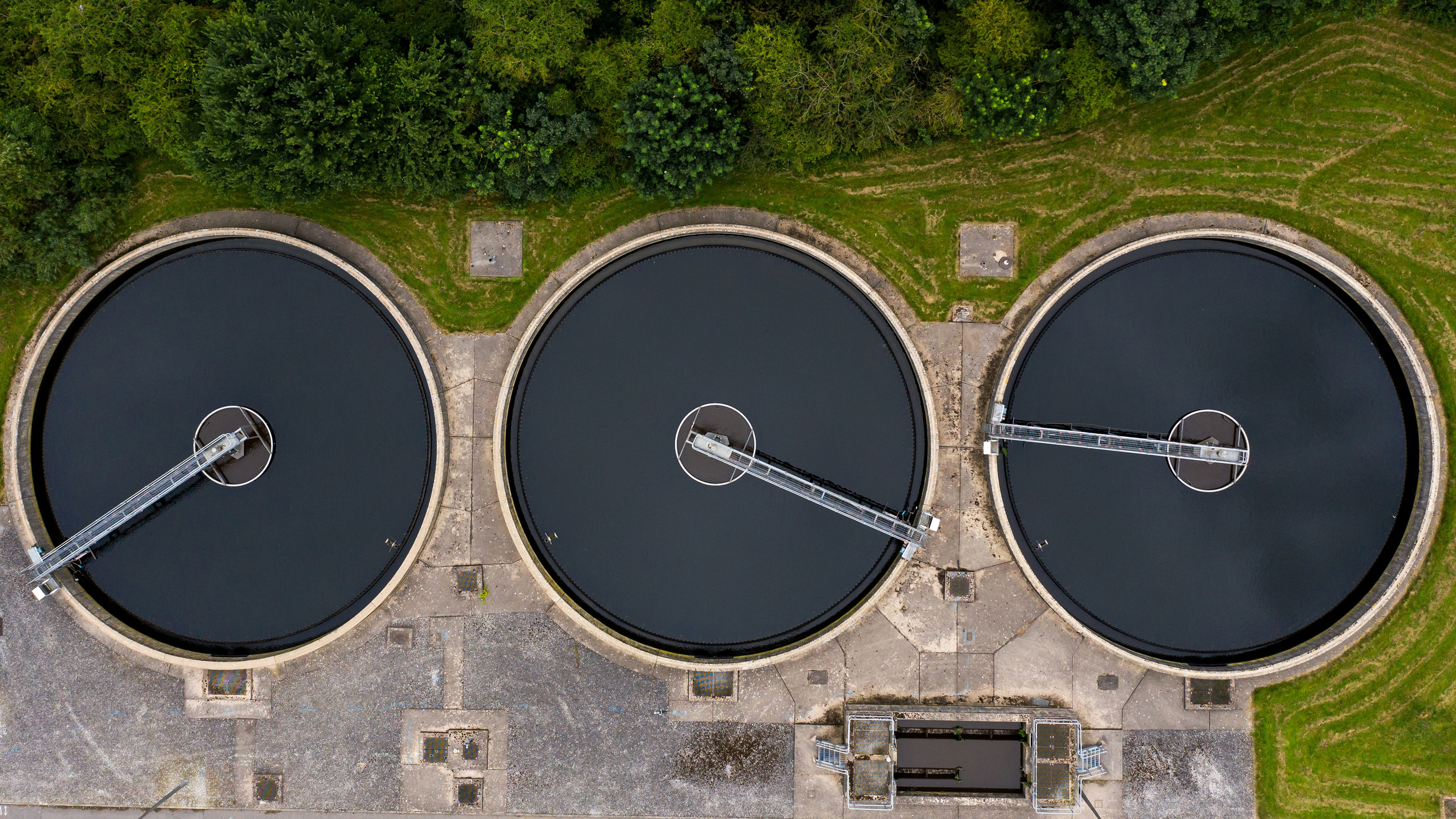 Aerial view of the tanks of a UK sewage and water treatment plant enabling the discharge and re-use of waste water and re-use of waste water