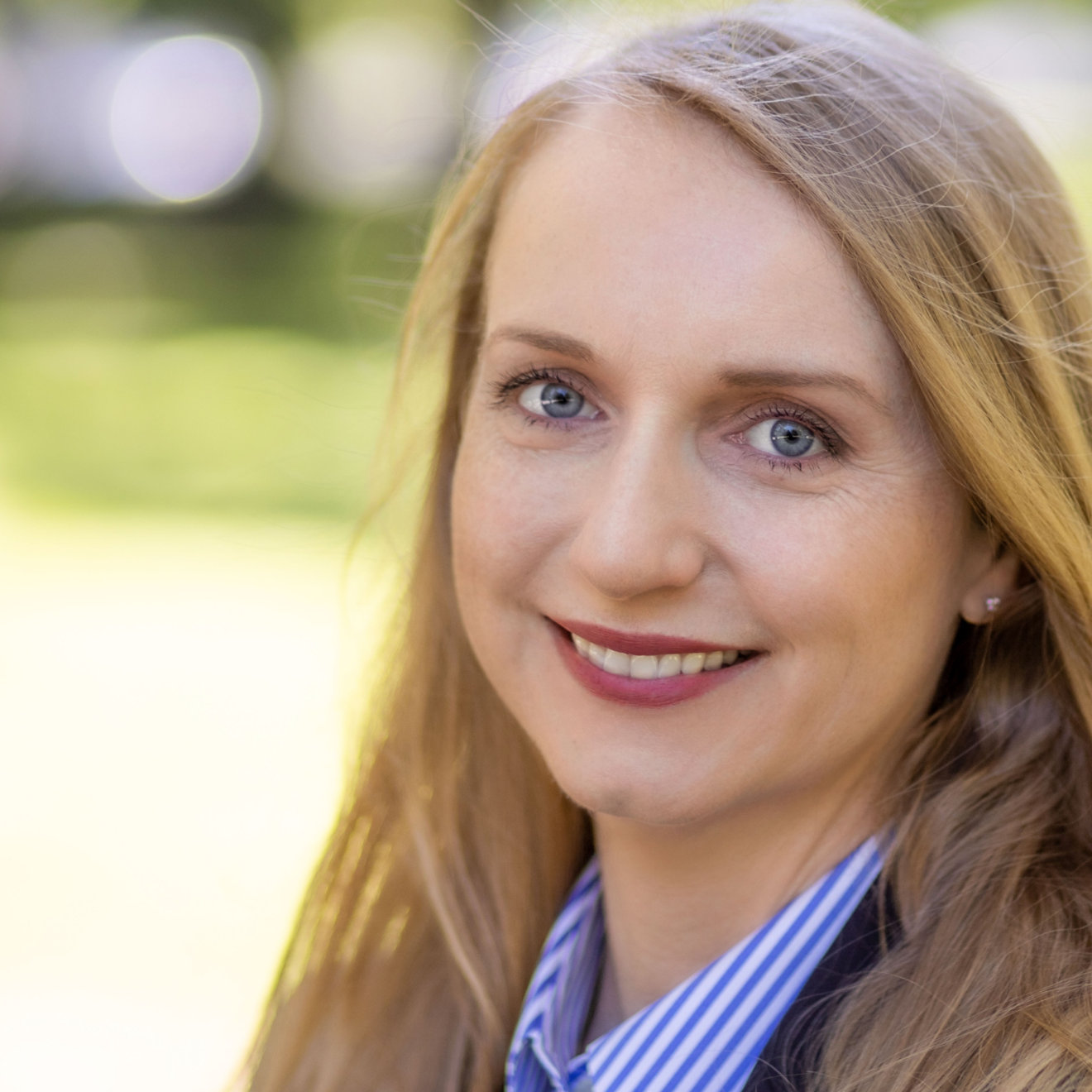 Sandy Bierwirth-Zeussel headshot.