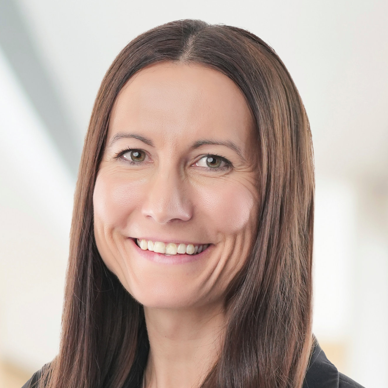 Suzannah Fairburn headshot
