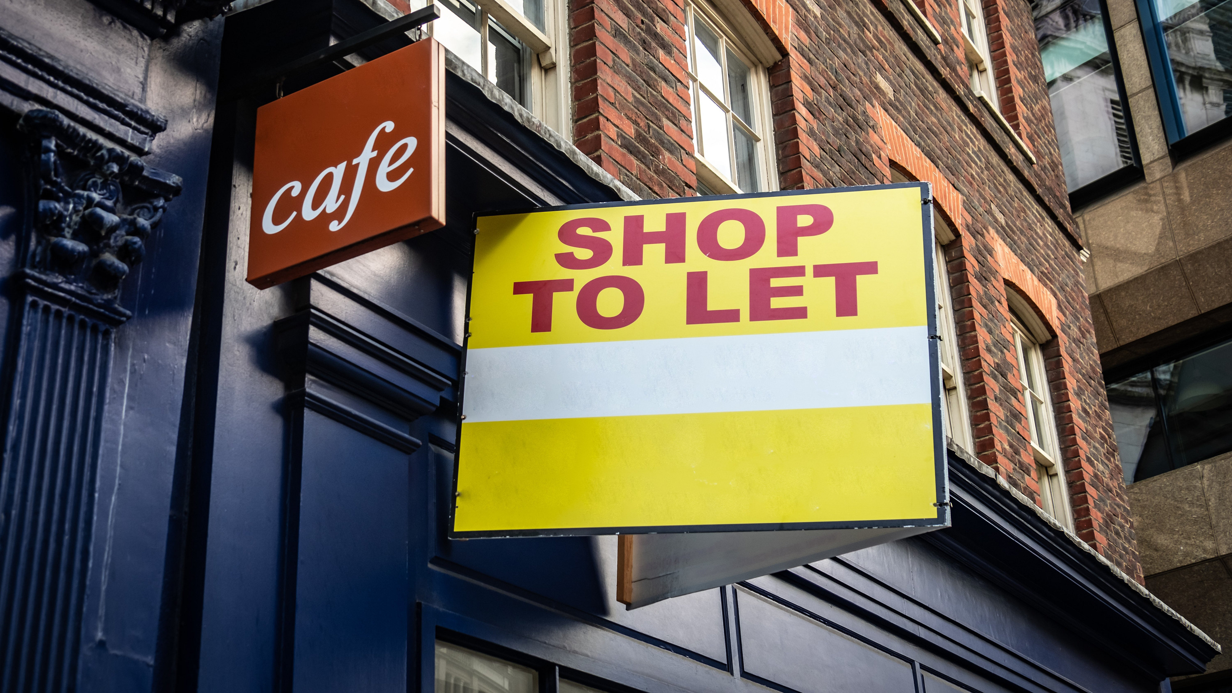 To let sign on side of vacant retail business