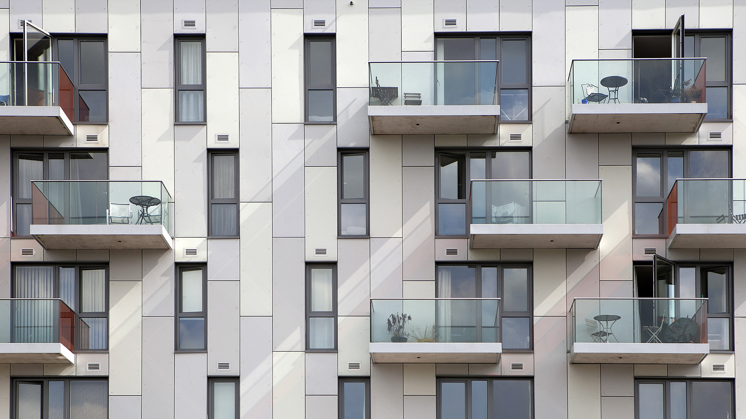 Photo of the façade of a residential building with balconies