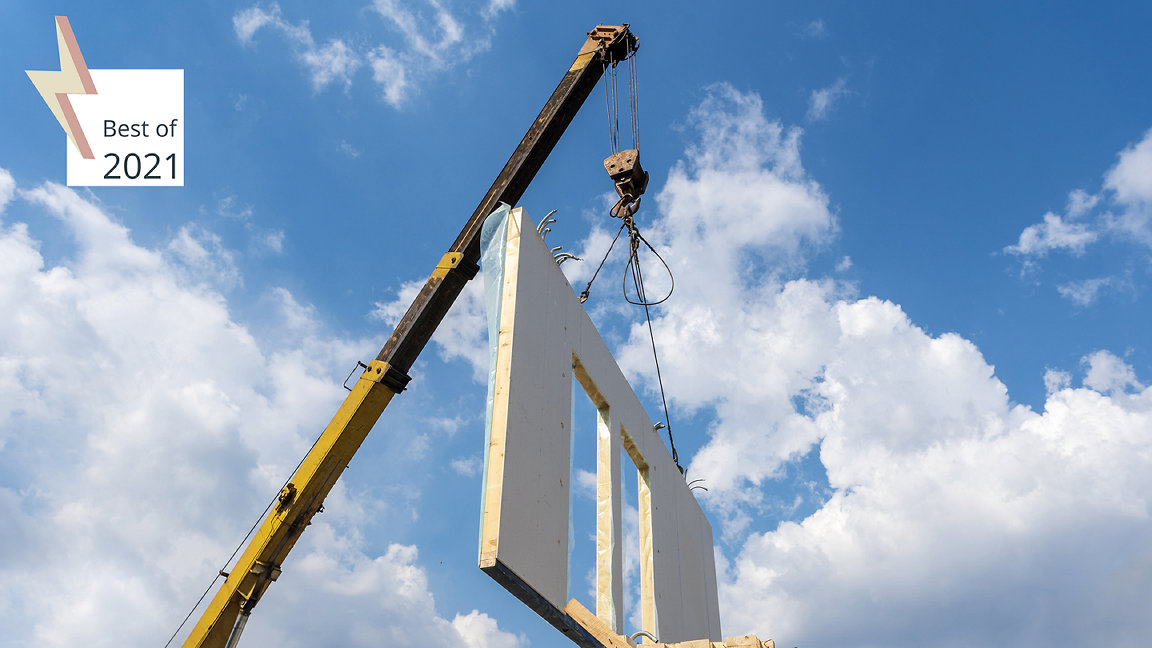Modular block lowered by crane