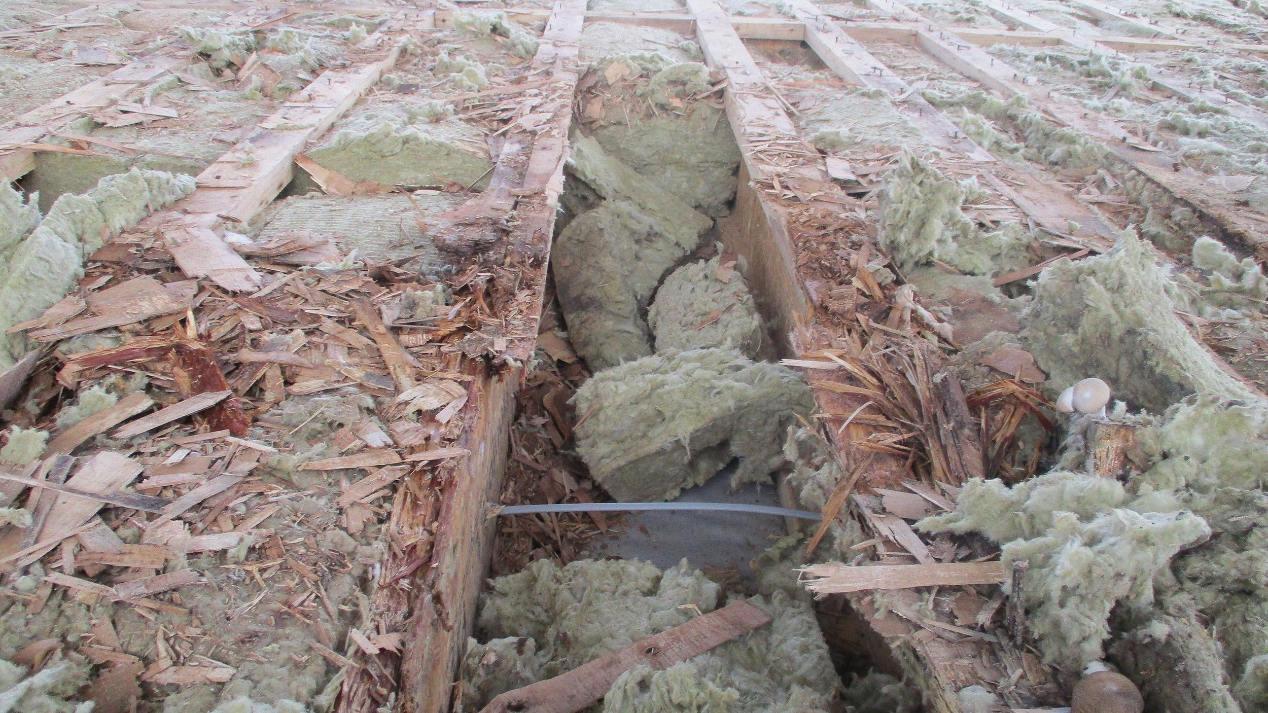 What are the risks of unventilated cold roofs?