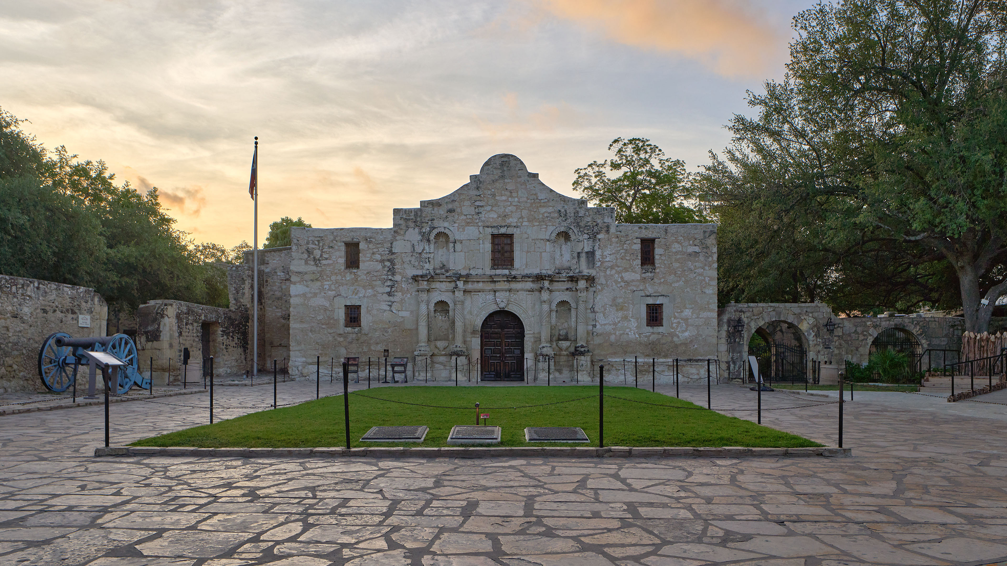 Sunrise at the Alamo