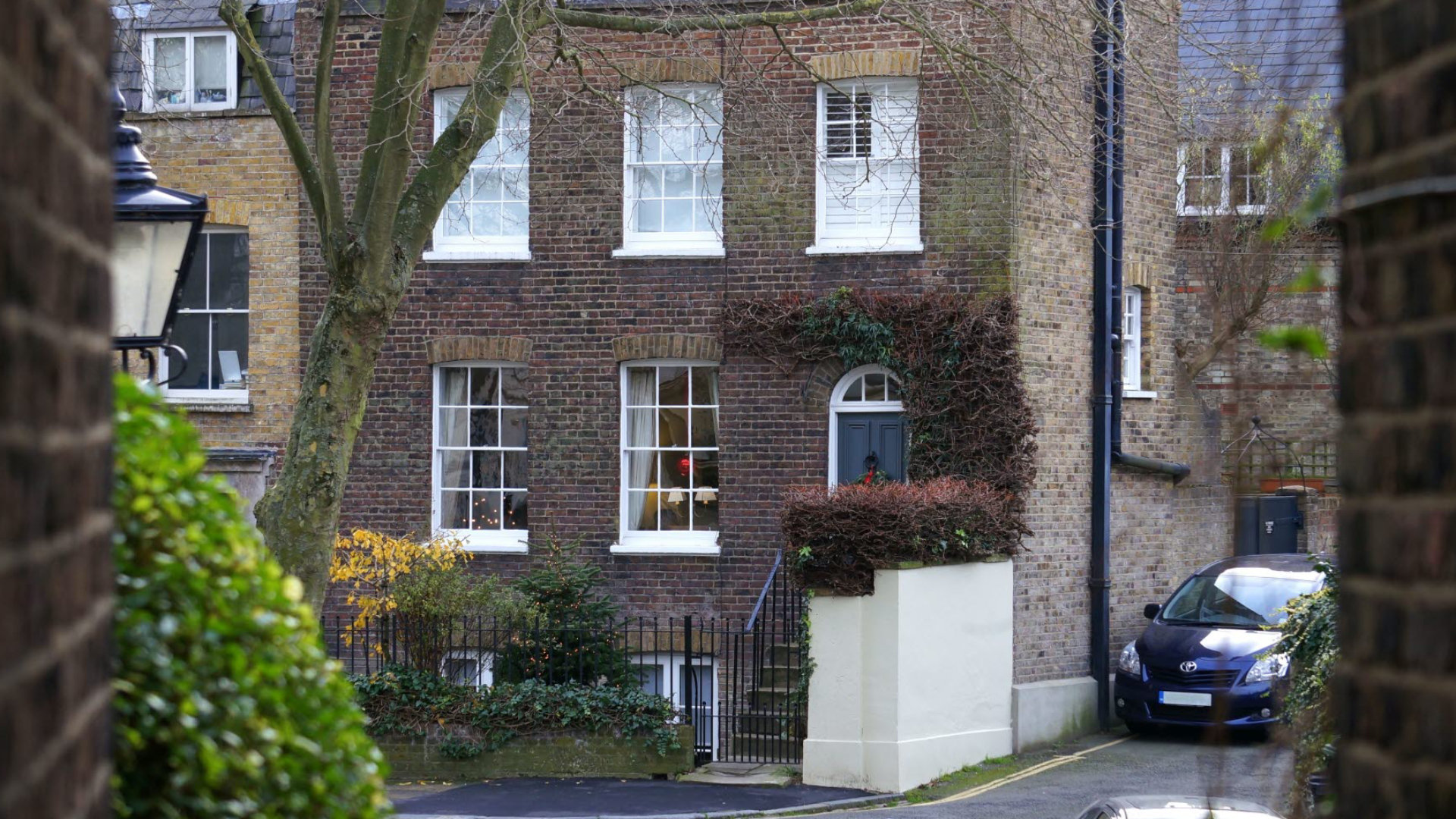 apartments-residential-bricks-pexels.jpg