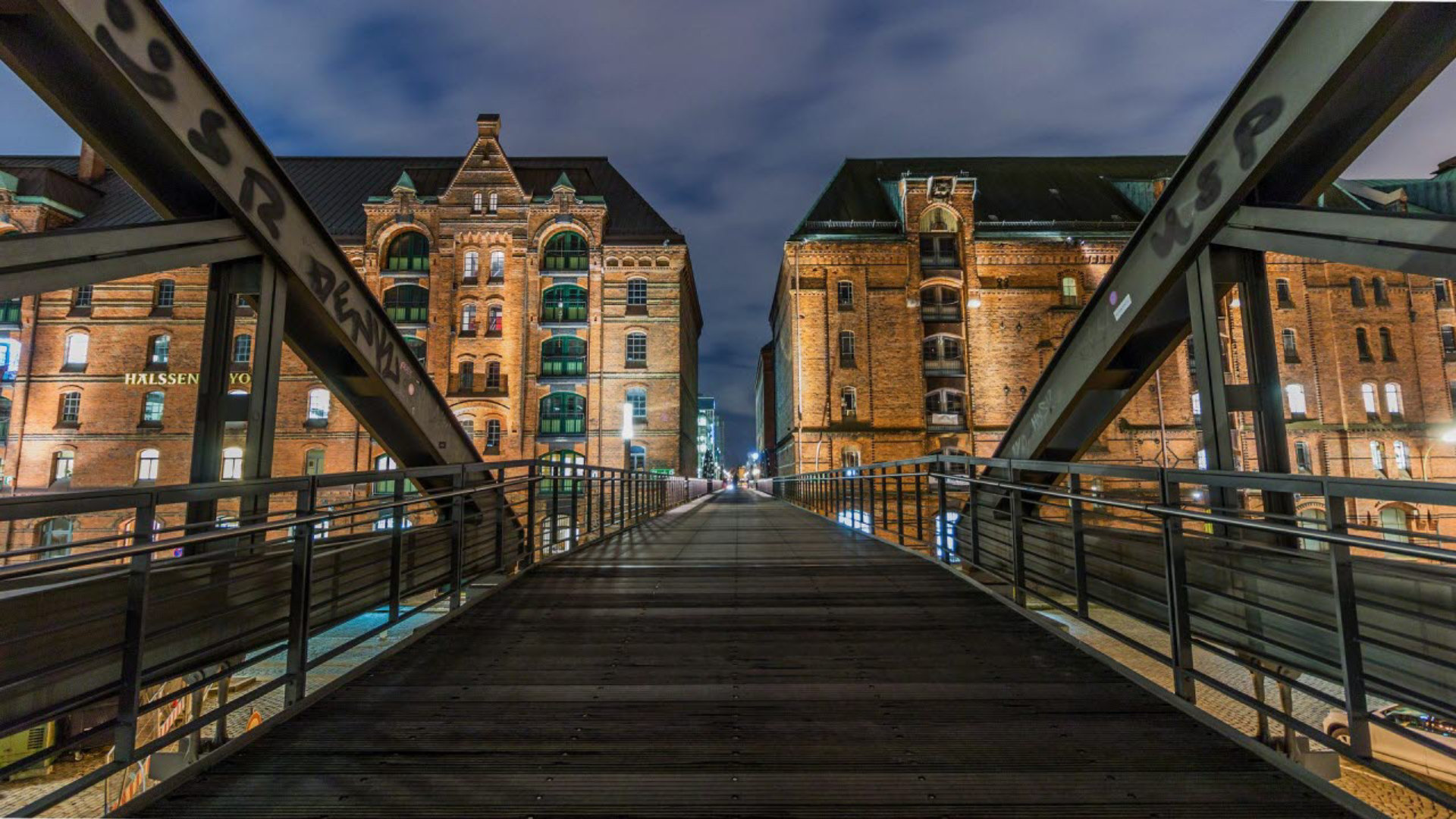 Picture of bridge in city