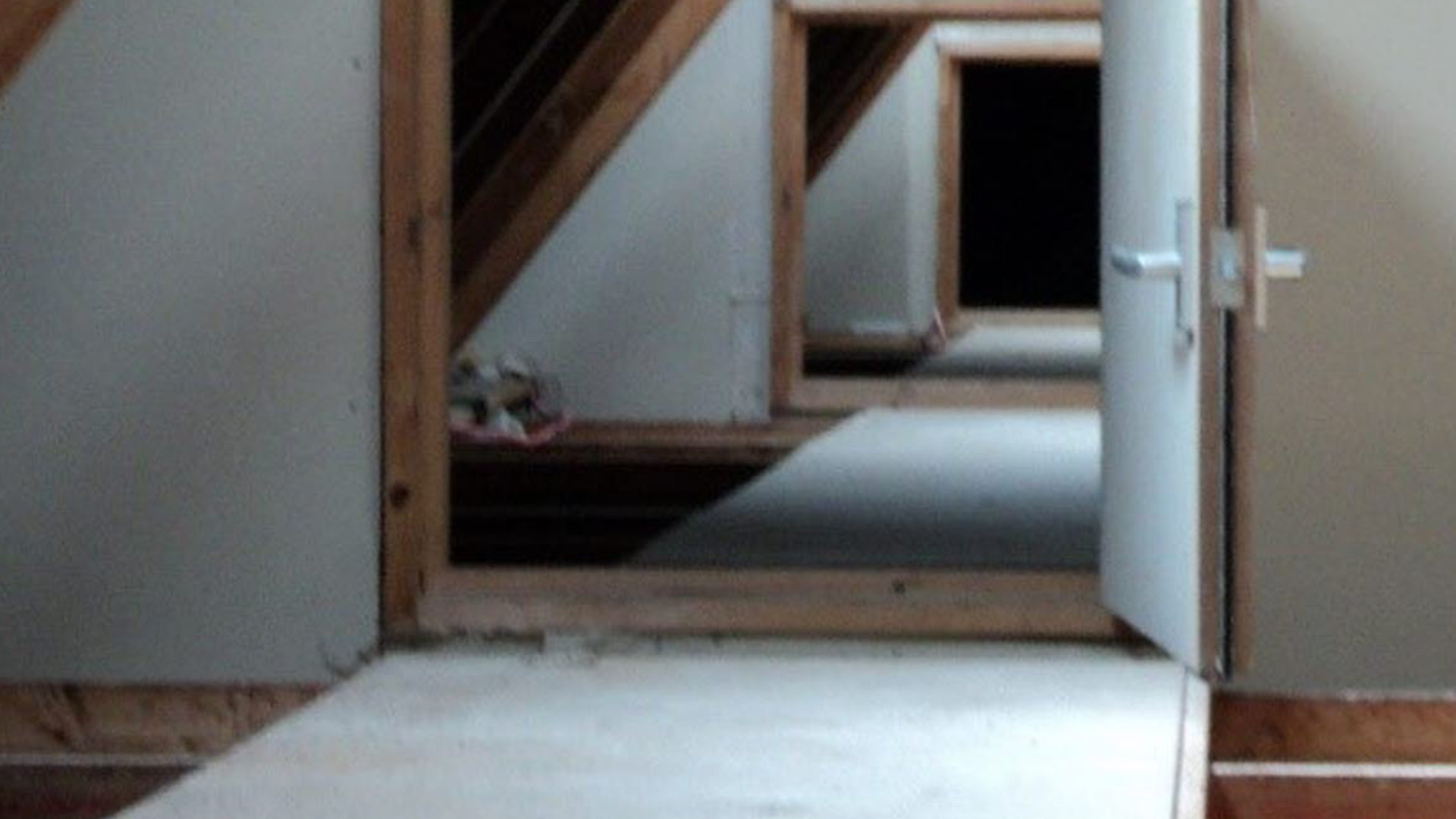 Asbestos insulating board firebreaks in roof space