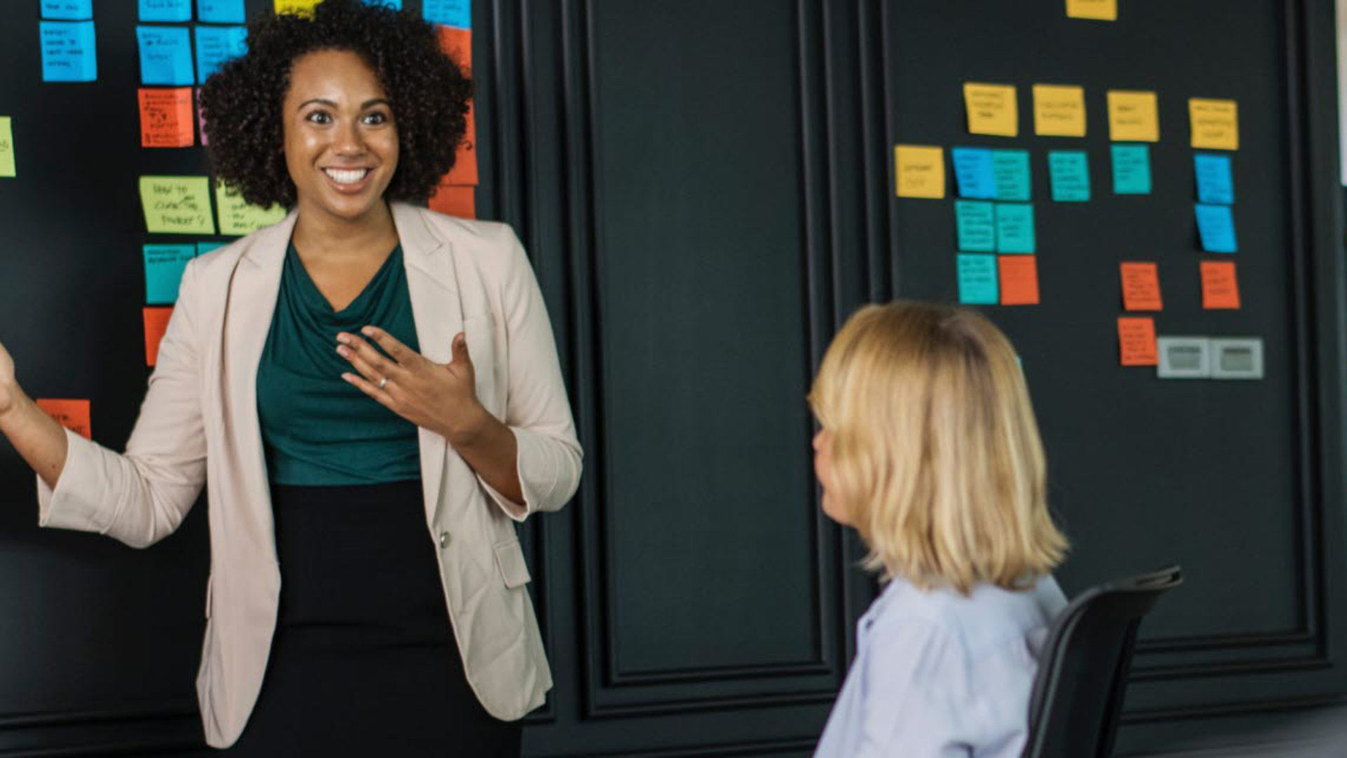 brainstorming-businesswomen-colleagues