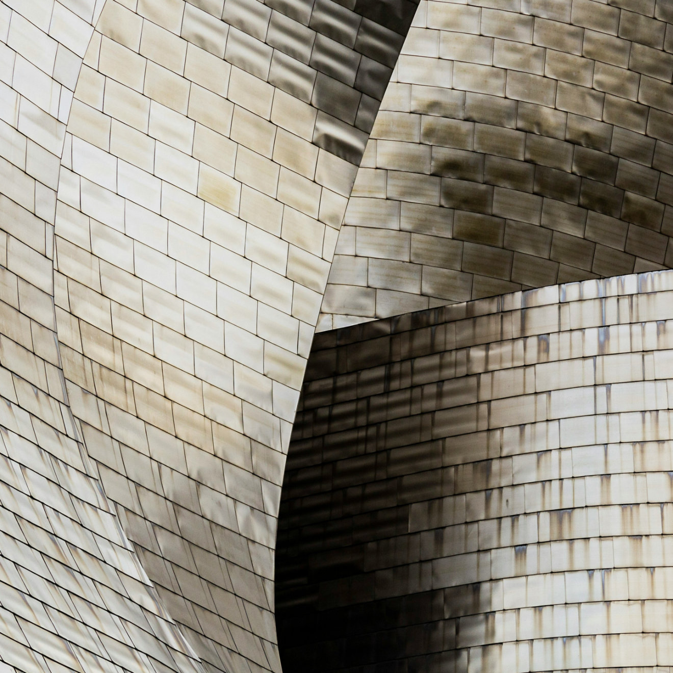 close-up-of-cladding-pattern-of-the-guggenheim-museum