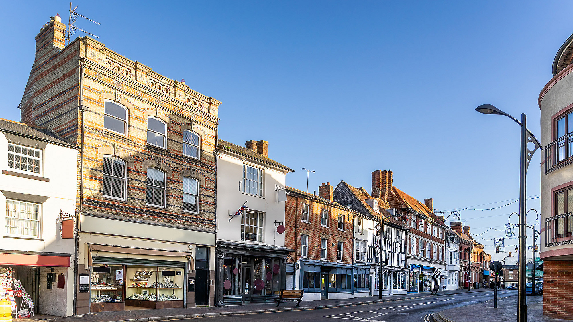 How can commercial SMEs be encouraged to use surveyors?