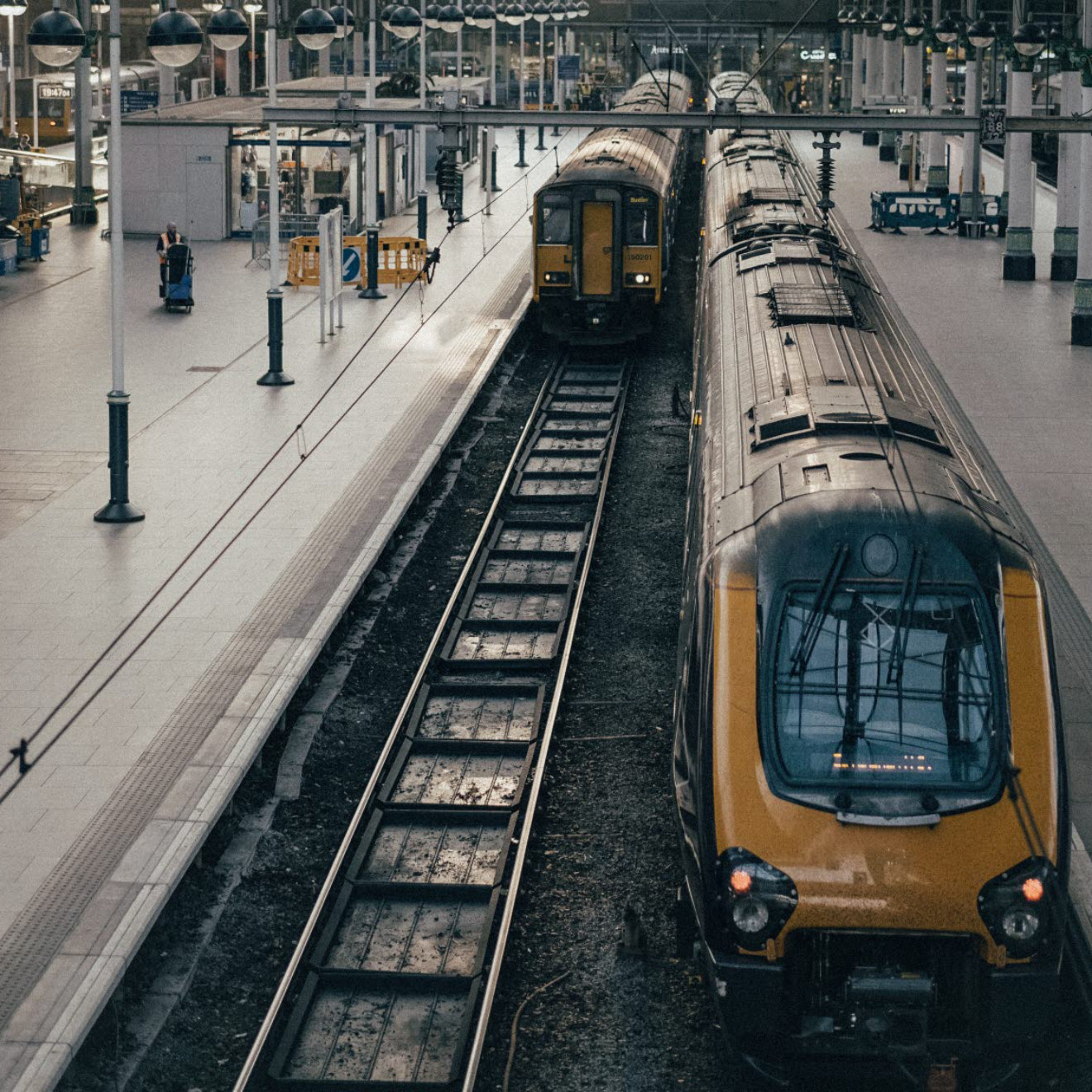 trains-leeds-uk-unsplash