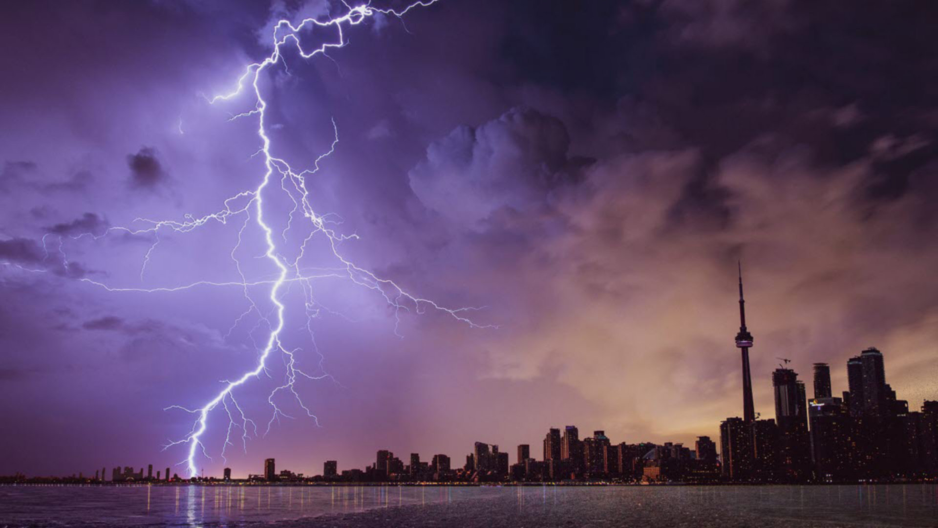 Toronto lightning skyline