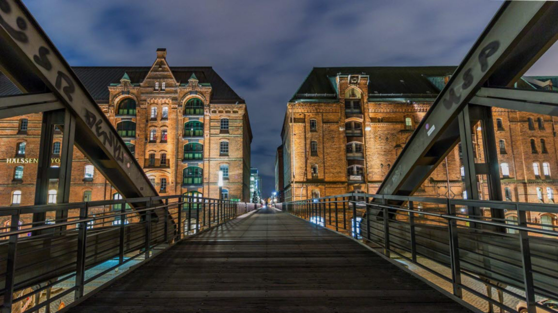 Picture of bridge in city