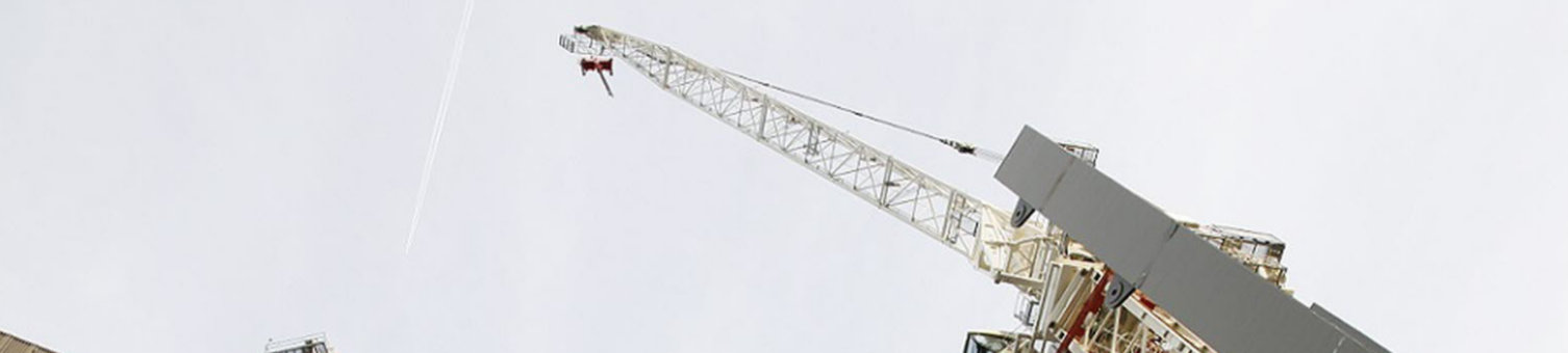 multiple-cranes-working-on-huge-construction-site